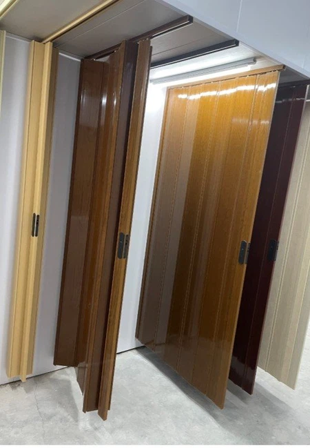 China Professional manufacturer of PVC folding door
